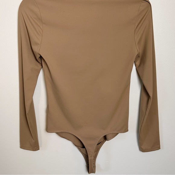 Abercrombie Double Layered Seamless Fabric Cutout Bodysuit, Medium - Picture 6 of 6